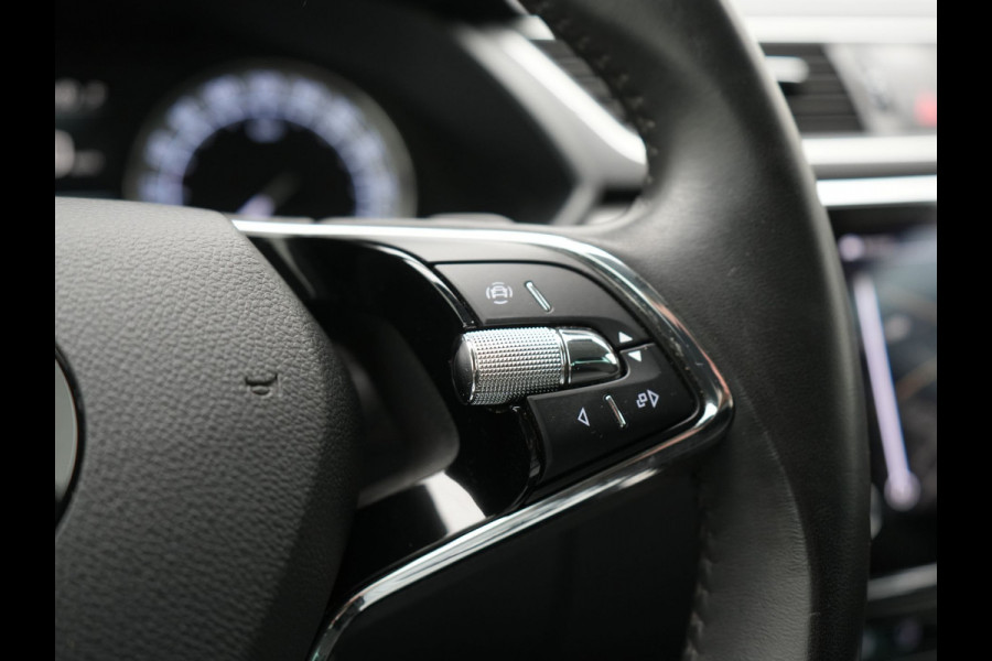 Škoda Superb Combi 1.4 TSI iV Business Edition PHEV 218pk Dealer O.H | Trekhaak af Fabriek | Crystal LED | Keyless | Apple Carplay | Sportstoelen Verwarmd | Cruise Control | 17"L.M | Plug In Hybrid