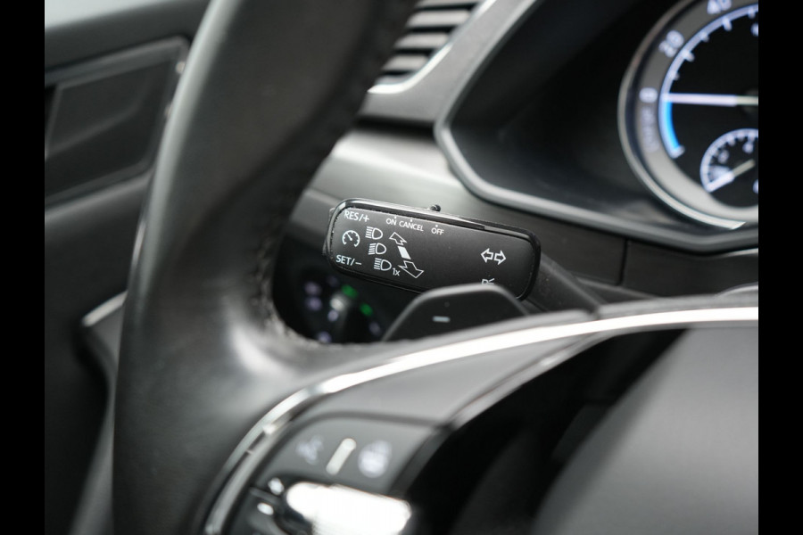 Škoda Superb Combi 1.4 TSI iV Business Edition PHEV 218pk Dealer O.H | Trekhaak af Fabriek | Crystal LED | Keyless | Apple Carplay | Sportstoelen Verwarmd | Cruise Control | 17"L.M | Plug In Hybrid