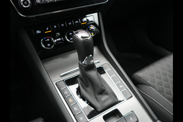 Škoda Superb Combi 1.4 TSI iV Business Edition PHEV 218pk Dealer O.H | Trekhaak af Fabriek | Crystal LED | Keyless | Apple Carplay | Sportstoelen Verwarmd | Cruise Control | 17"L.M | Plug In Hybrid