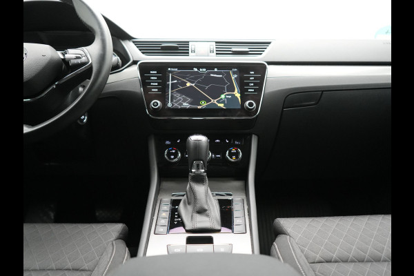 Škoda Superb Combi 1.4 TSI iV Business Edition PHEV 218pk Dealer O.H | Trekhaak af Fabriek | Crystal LED | Keyless | Apple Carplay | Sportstoelen Verwarmd | Cruise Control | 17"L.M | Plug In Hybrid