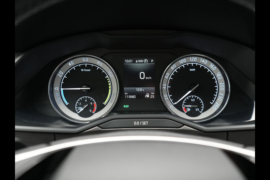 Škoda Superb Combi 1.4 TSI iV Business Edition PHEV 218pk Dealer O.H | Trekhaak af Fabriek | Crystal LED | Keyless | Apple Carplay | Sportstoelen Verwarmd | Cruise Control | 17"L.M | Plug In Hybrid