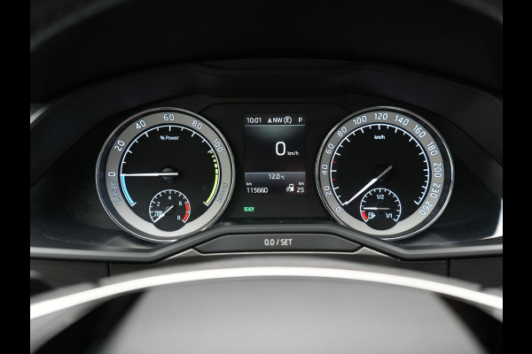 Škoda Superb Combi 1.4 TSI iV Business Edition PHEV 218pk Dealer O.H | Trekhaak af Fabriek | Crystal LED | Keyless | Apple Carplay | Sportstoelen Verwarmd | Cruise Control | 17"L.M | Plug In Hybrid