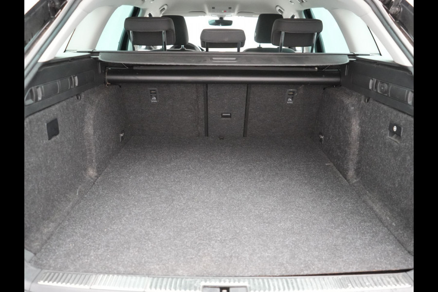 Škoda Superb Combi 1.4 TSI iV Business Edition PHEV 218pk Dealer O.H | Trekhaak af Fabriek | Crystal LED | Keyless | Apple Carplay | Sportstoelen Verwarmd | Cruise Control | 17"L.M | Plug In Hybrid