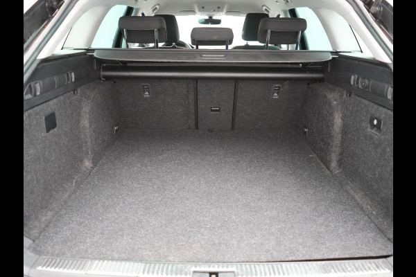 Škoda Superb Combi 1.4 TSI iV Business Edition PHEV 218pk Dealer O.H | Trekhaak af Fabriek | Crystal LED | Keyless | Apple Carplay | Sportstoelen Verwarmd | Cruise Control | 17"L.M | Plug In Hybrid