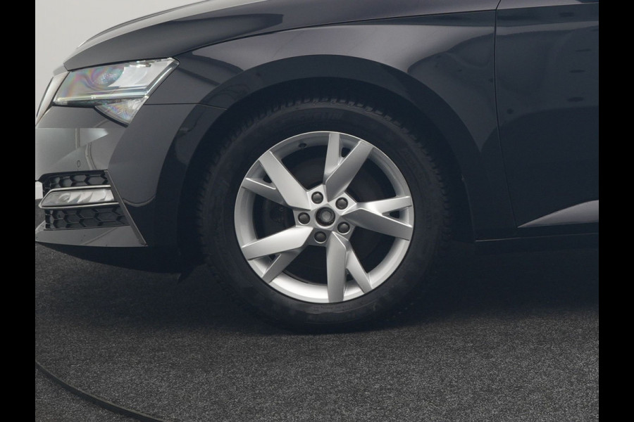 Škoda Superb Combi 1.4 TSI iV Business Edition PHEV 218pk Dealer O.H | Trekhaak af Fabriek | Crystal LED | Keyless | Apple Carplay | Sportstoelen Verwarmd | Cruise Control | 17"L.M | Plug In Hybrid