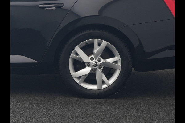 Škoda Superb Combi 1.4 TSI iV Business Edition PHEV 218pk Dealer O.H | Trekhaak af Fabriek | Crystal LED | Keyless | Apple Carplay | Sportstoelen Verwarmd | Cruise Control | 17"L.M | Plug In Hybrid
