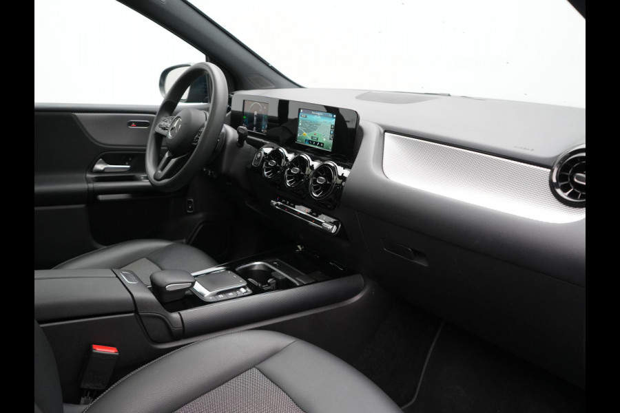 Mercedes-Benz B-Klasse 250 e PHEV 218pk Dealer O.H | Panodak | Camera | Multibeam LED | Parkassist | Stoelverwarming | Navi Full Map | 17"L.M | Climate Control | Plug In Hybrid