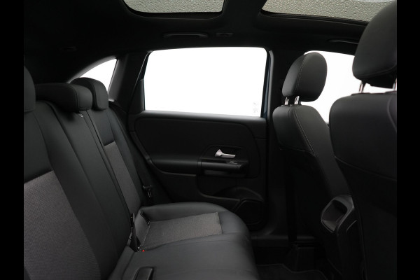 Mercedes-Benz B-Klasse 250 e PHEV 218pk Dealer O.H | Panodak | Camera | Multibeam LED | Parkassist | Stoelverwarming | Navi Full Map | 17"L.M | Climate Control | Plug In Hybrid