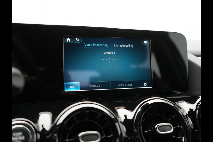 Mercedes-Benz B-Klasse 250 e PHEV 218pk Dealer O.H | Panodak | Camera | Multibeam LED | Parkassist | Stoelverwarming | Navi Full Map | 17"L.M | Climate Control | Plug In Hybrid