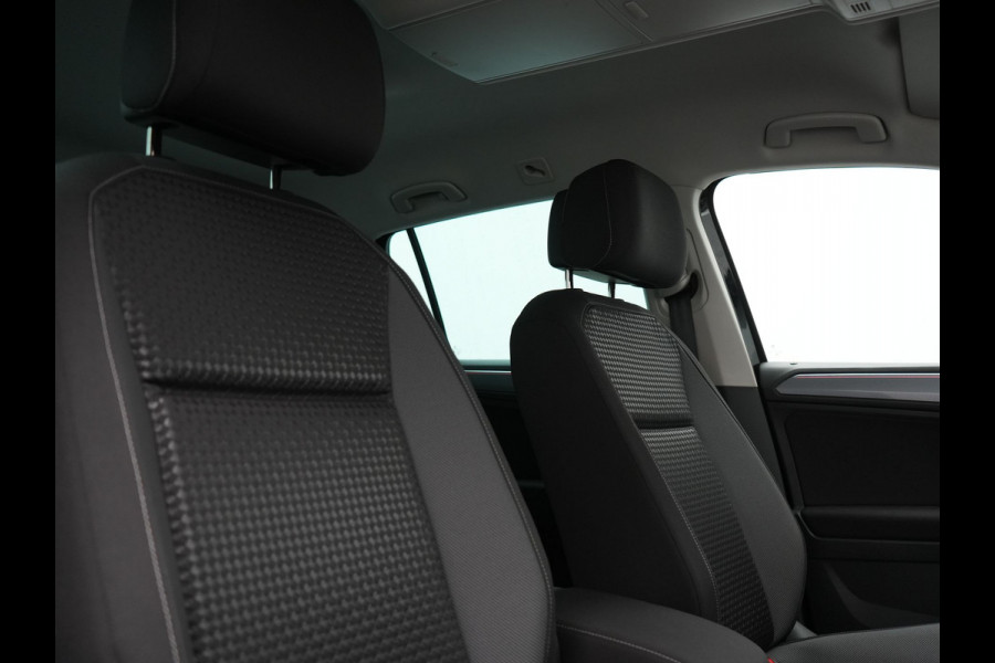 Volkswagen Tiguan 1.4 TSI eHybrid Active PHEV 245pk Dealer O.H | Adaptive Cruise | Camera | Parkassist | Stoelverwarming | Keyless | Apple Carplay | BLIS | Plug In Hybrid