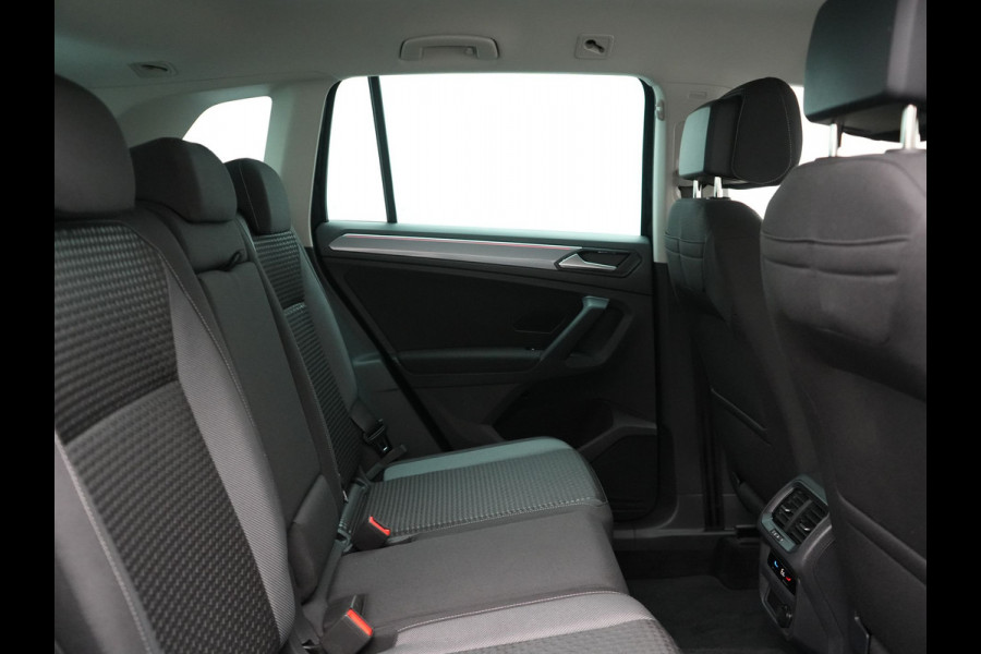 Volkswagen Tiguan 1.4 TSI eHybrid Active PHEV 245pk Dealer O.H | Adaptive Cruise | Camera | Parkassist | Stoelverwarming | Keyless | Apple Carplay | BLIS | Plug In Hybrid