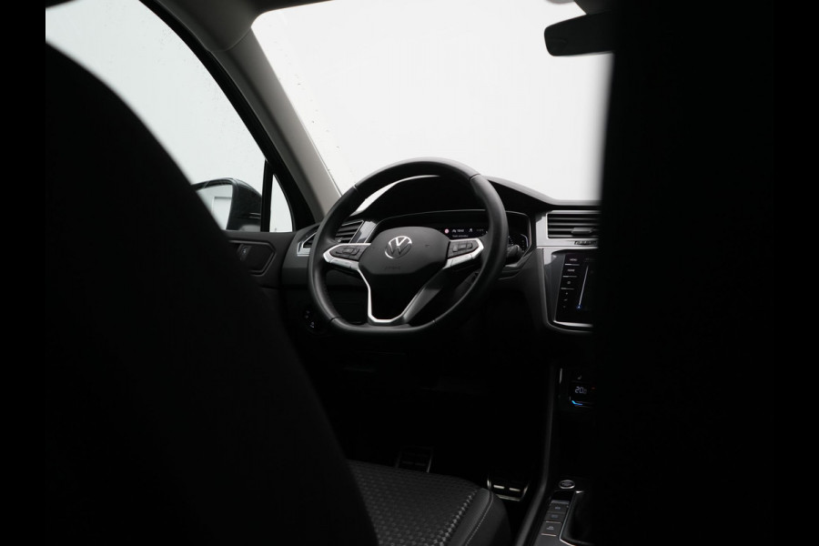 Volkswagen Tiguan 1.4 TSI eHybrid Active PHEV 245pk Dealer O.H | Adaptive Cruise | Camera | Parkassist | Stoelverwarming | Keyless | Apple Carplay | BLIS | Plug In Hybrid