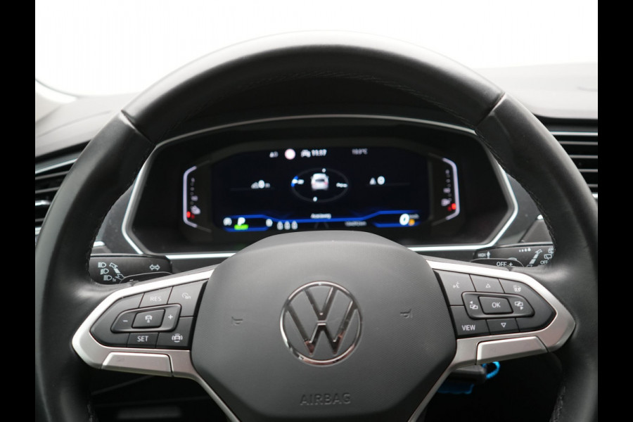 Volkswagen Tiguan 1.4 TSI eHybrid Life PHEV 245pk | Adaptive Cruise | Lederen Sportstoelen Memory & Verwarmd | Stuur Verwarmd | Virtual Cockpit | Navigatie | DAB | Plug In Hybrid