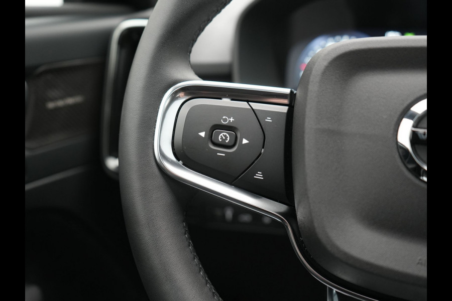 Volvo XC40 T5 Ultimate Dark PHEV 263pk Dealer O.H. | Panodak | Adaptive Cruise | 360 Camera | Harman / Kardon | Alcantara Sportstoelen Memory & Verwarmd | Stuur Verwarmd | Apple Carplay | Keyless | Virtual | Navigatie | DAB | Plug In Hybrid