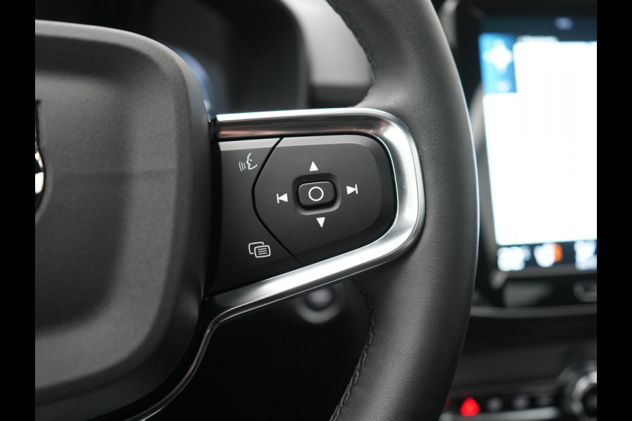 Volvo XC40 T5 Ultimate Dark PHEV 263pk Dealer O.H. | Panodak | Adaptive Cruise | 360 Camera | Harman / Kardon | Alcantara Sportstoelen Memory & Verwarmd | Stuur Verwarmd | Apple Carplay | Keyless | Virtual | Navigatie | DAB | Plug In Hybrid