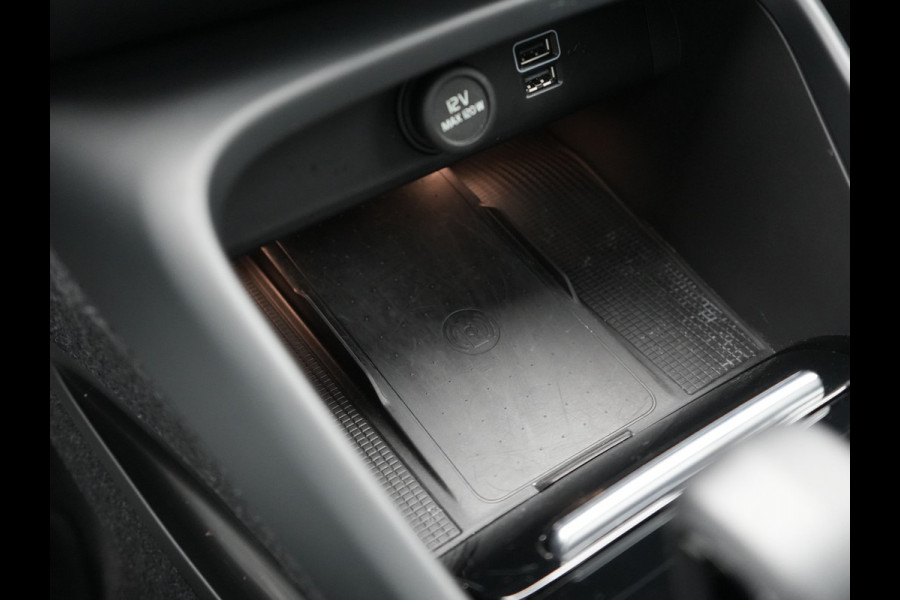 Volvo XC40 T5 Ultimate Dark PHEV 263pk Dealer O.H. | Panodak | Adaptive Cruise | 360 Camera | Harman / Kardon | Alcantara Sportstoelen Memory & Verwarmd | Stuur Verwarmd | Apple Carplay | Keyless | Virtual | Navigatie | DAB | Plug In Hybrid