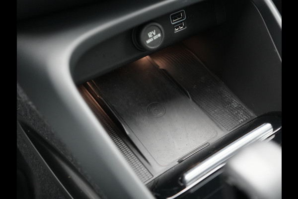 Volvo XC40 T5 Ultimate Dark PHEV 263pk Dealer O.H. | Panodak | Adaptive Cruise | 360 Camera | Harman / Kardon | Alcantara Sportstoelen Memory & Verwarmd | Stuur Verwarmd | Apple Carplay | Keyless | Virtual | Navigatie | DAB | Plug In Hybrid