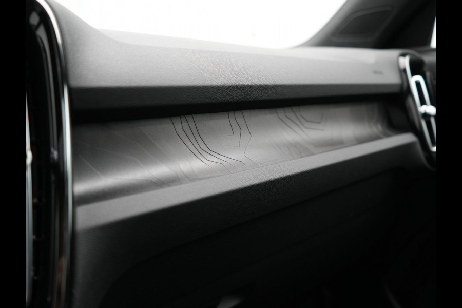 Volvo XC40 T5 Ultimate Dark PHEV 263pk Dealer O.H. | Panodak | Adaptive Cruise | 360 Camera | Harman / Kardon | Alcantara Sportstoelen Memory & Verwarmd | Stuur Verwarmd | Apple Carplay | Keyless | Virtual | Navigatie | DAB | Plug In Hybrid