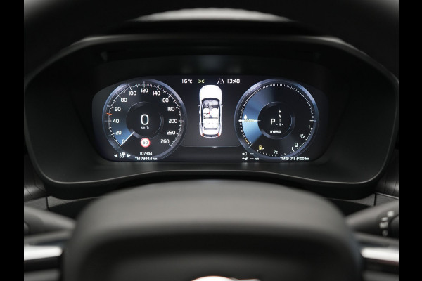 Volvo XC40 T5 Ultimate Dark PHEV 263pk Dealer O.H. | Panodak | Adaptive Cruise | 360 Camera | Harman / Kardon | Alcantara Sportstoelen Memory & Verwarmd | Stuur Verwarmd | Apple Carplay | Keyless | Virtual | Navigatie | DAB | Plug In Hybrid