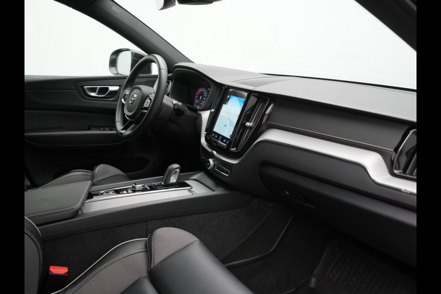 Volvo XC60 Recharge T8 AWD R-Design PHEV 391pk Dealer O.H. | Panodak | Luchtvering | Head Up | Camera | Harman & Kardon | Sportstoelen Memory & Verwarmd | 21"L.M | Apple Carplay | Keyless | Blis | Virtual | Navigatie | DAB | Plug In Hybrid