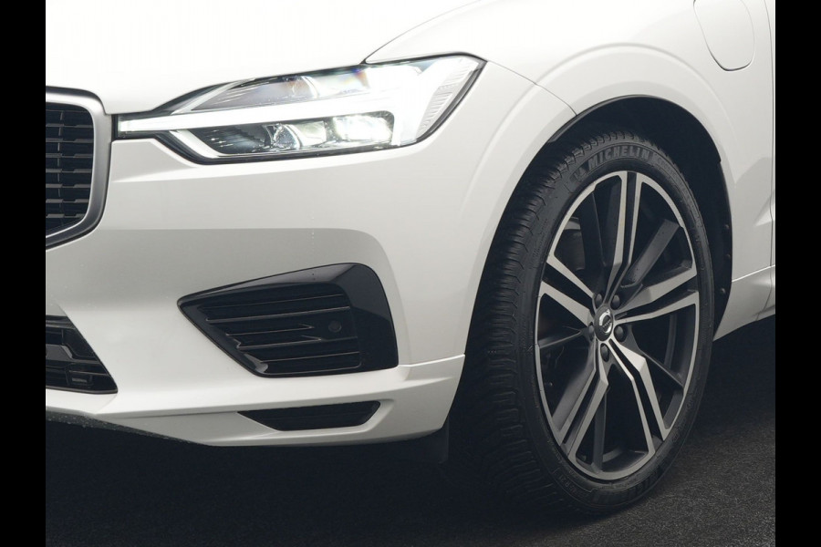 Volvo XC60 Recharge T8 AWD R-Design PHEV 391pk Dealer O.H. | Panodak | Luchtvering | Head Up | Camera | Harman & Kardon | Sportstoelen Memory & Verwarmd | 21"L.M | Apple Carplay | Keyless | Blis | Virtual | Navigatie | DAB | Plug In Hybrid