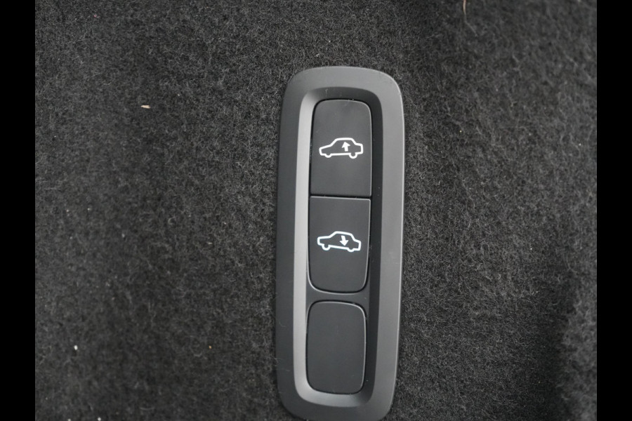 Volvo XC60 Recharge T8 AWD R-Design PHEV 391pk Dealer O.H. | Panodak | Luchtvering | Head Up | Camera | Harman & Kardon | Sportstoelen Memory & Verwarmd | 21"L.M | Apple Carplay | Keyless | Blis | Virtual | Navigatie | DAB | Plug In Hybrid