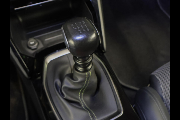 Peugeot 208 1.2 PureTech GT-line (APPLE CARPLAY,CAMERA,LED,NAVI,CRUISE,CLIMATE,SPORTSTOELEN,GETINT,LM VELGEN,NETTESTAAT)