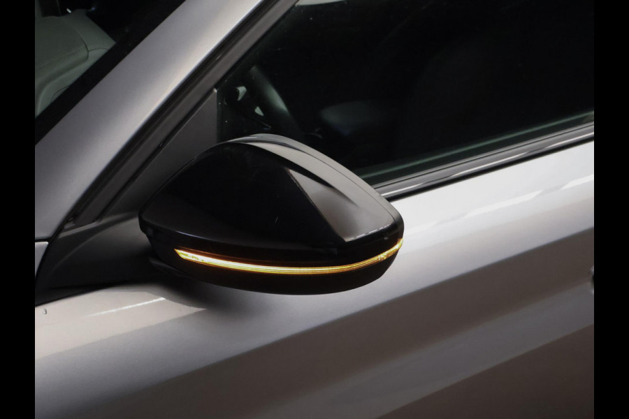 Peugeot 208 1.2 PureTech GT-line (APPLE CARPLAY,CAMERA,LED,NAVI,CRUISE,CLIMATE,SPORTSTOELEN,GETINT,LM VELGEN,NETTESTAAT)