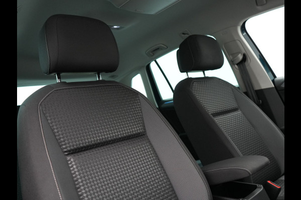 Volkswagen Tiguan 1.4 eHybrid PHEV 245pk Dealer O.H. | Adaptive Cruise | 360 Camera | IQ Light | Voorstoelen & Stuur Verwarmd | Sfeerverlichting | Apple Carplay | Virtual | Keyless | Blis | Navigatie | DAB | Plug In Hybrid