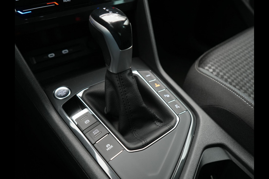 Volkswagen Tiguan 1.4 eHybrid PHEV 245pk Dealer O.H. | Adaptive Cruise | 360 Camera | IQ Light | Voorstoelen & Stuur Verwarmd | Sfeerverlichting | Apple Carplay | Virtual | Keyless | Blis | Navigatie | DAB | Plug In Hybrid