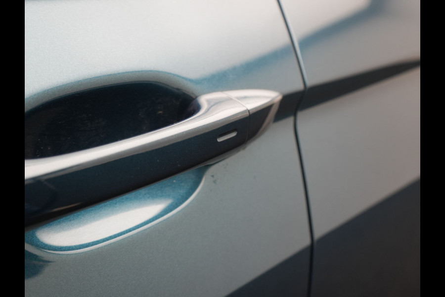 Volkswagen Tiguan 1.4 eHybrid PHEV 245pk Dealer O.H. | Adaptive Cruise | 360 Camera | IQ Light | Voorstoelen & Stuur Verwarmd | Sfeerverlichting | Apple Carplay | Virtual | Keyless | Blis | Navigatie | DAB | Plug In Hybrid