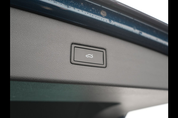 Volkswagen Tiguan 1.4 eHybrid PHEV 245pk Dealer O.H. | Adaptive Cruise | 360 Camera | IQ Light | Voorstoelen & Stuur Verwarmd | Sfeerverlichting | Apple Carplay | Virtual | Keyless | Blis | Navigatie | DAB | Plug In Hybrid