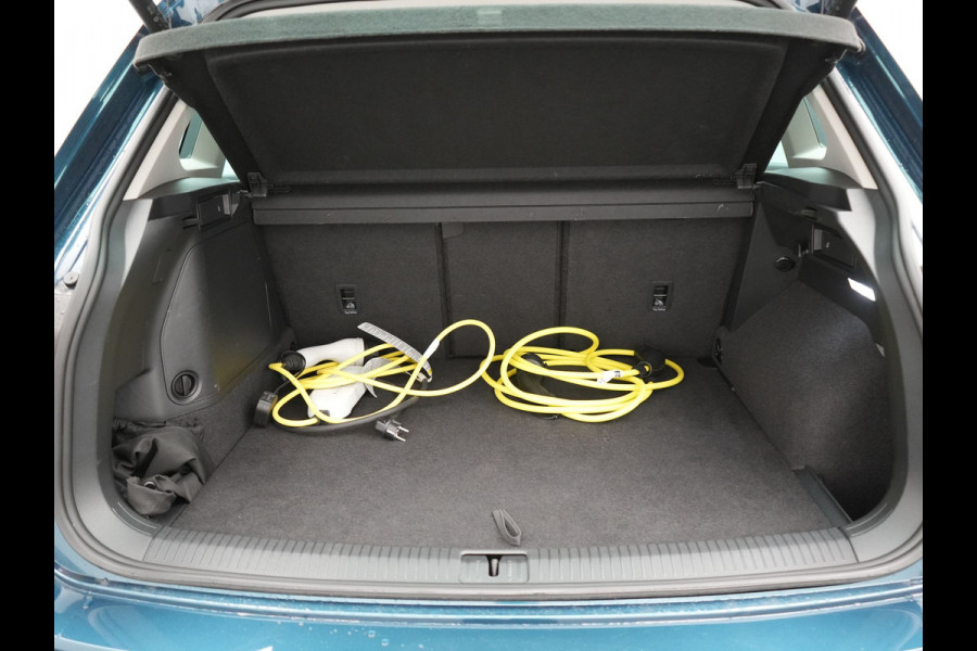 Volkswagen Tiguan 1.4 eHybrid PHEV 245pk Dealer O.H. | Adaptive Cruise | 360 Camera | IQ Light | Voorstoelen & Stuur Verwarmd | Sfeerverlichting | Apple Carplay | Virtual | Keyless | Blis | Navigatie | DAB | Plug In Hybrid