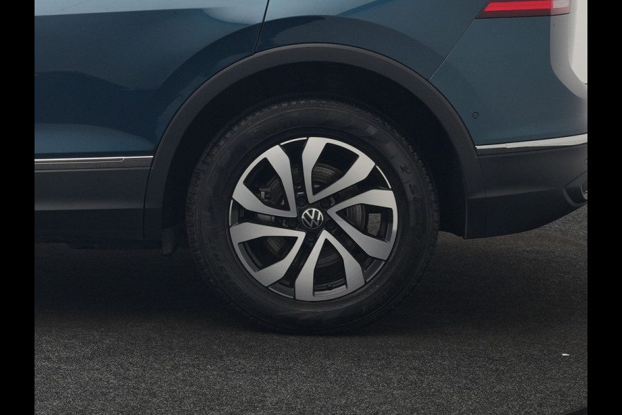 Volkswagen Tiguan 1.4 eHybrid PHEV 245pk Dealer O.H. | Adaptive Cruise | 360 Camera | IQ Light | Voorstoelen & Stuur Verwarmd | Sfeerverlichting | Apple Carplay | Virtual | Keyless | Blis | Navigatie | DAB | Plug In Hybrid