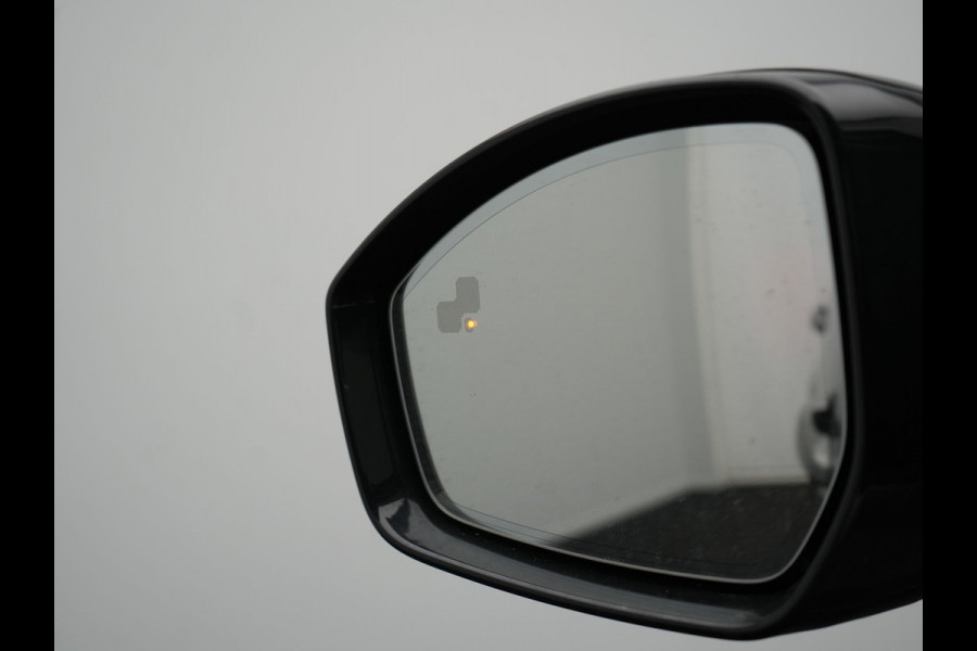 Land Rover Discovery Sport P300e R-Dynamic HSE PHEV 300pk Dealer O.H. | Trekhaak Af Fabriek | Adaptive Cruise | Meridian Audio | Camera | Lederen Sportstoelen Memory & Verwarmd | 20"L.M | Matrix LED | Apple Carplay | Keyless | Stuur Verwarmd | Blis | Plug In Hy