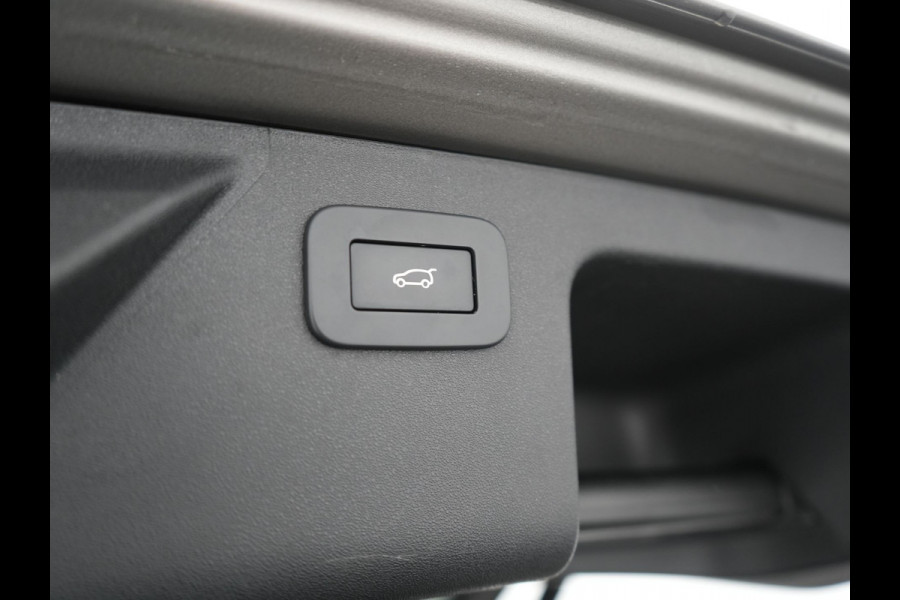 Land Rover Discovery Sport P300e R-Dynamic HSE PHEV 300pk Dealer O.H. | Trekhaak Af Fabriek | Adaptive Cruise | Meridian Audio | Camera | Lederen Sportstoelen Memory & Verwarmd | 20"L.M | Matrix LED | Apple Carplay | Keyless | Stuur Verwarmd | Blis | Plug In Hy