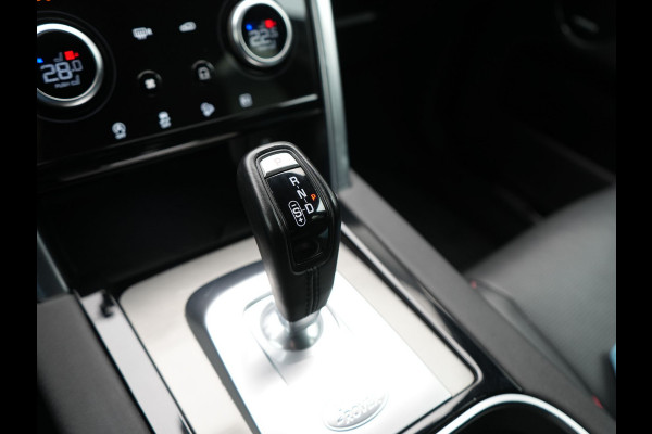 Land Rover Discovery Sport P300e R-Dynamic HSE PHEV 300pk Dealer O.H. | Trekhaak Af Fabriek | Adaptive Cruise | Meridian Audio | Camera | Lederen Sportstoelen Memory & Verwarmd | 20"L.M | Matrix LED | Apple Carplay | Keyless | Stuur Verwarmd | Blis | Plug In Hy
