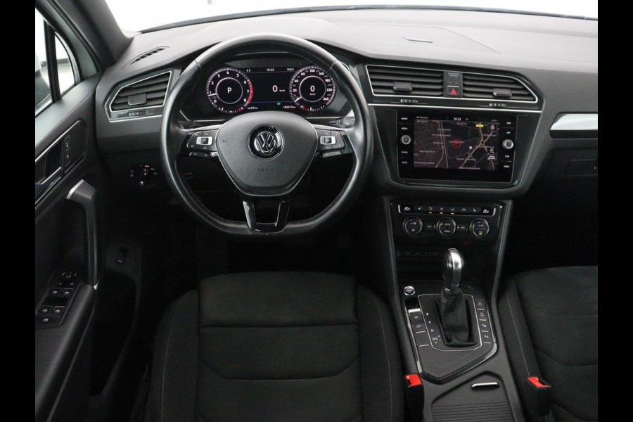 Volkswagen Tiguan 1.4 TSI R Line | Panoramadak | Stoelverwarming | LED Plus | Trekhaak | Camera | Keyless | 20'' | Adaptive cruise | Virtual Cockpit | Navigatie | Park Assist | DAB | Climate control | Getint glas