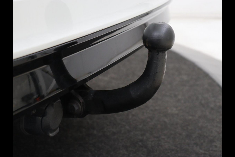 Volkswagen Tiguan 1.4 TSI R Line | Panoramadak | Stoelverwarming | LED Plus | Trekhaak | Camera | Keyless | 20'' | Adaptive cruise | Virtual Cockpit | Navigatie | Park Assist | DAB | Climate control | Getint glas