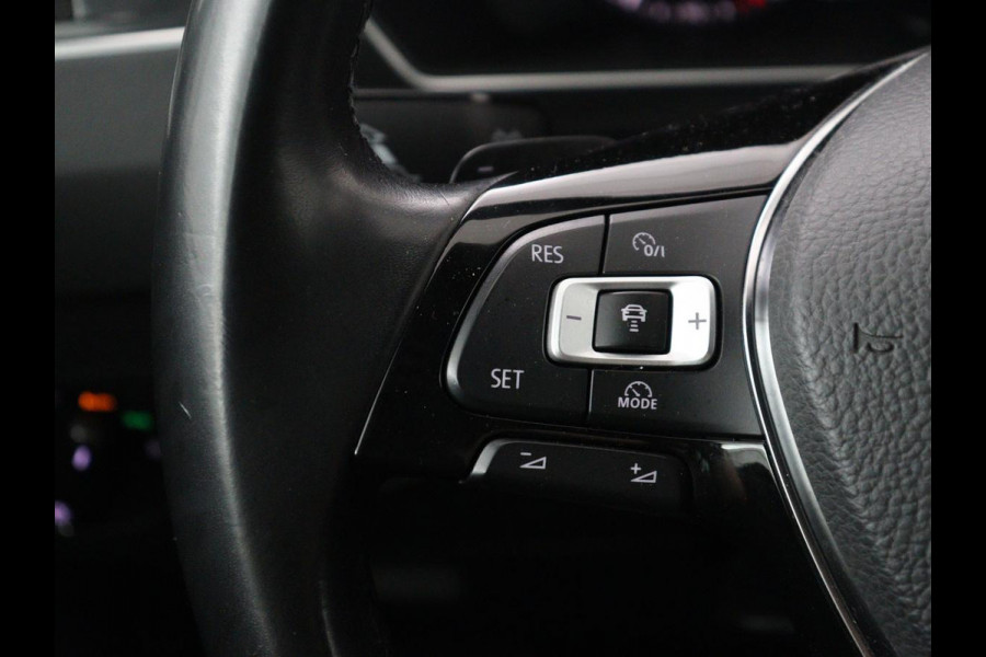 Volkswagen Tiguan 1.4 TSI R Line | Panoramadak | Stoelverwarming | LED Plus | Trekhaak | Camera | Keyless | 20'' | Adaptive cruise | Virtual Cockpit | Navigatie | Park Assist | DAB | Climate control | Getint glas