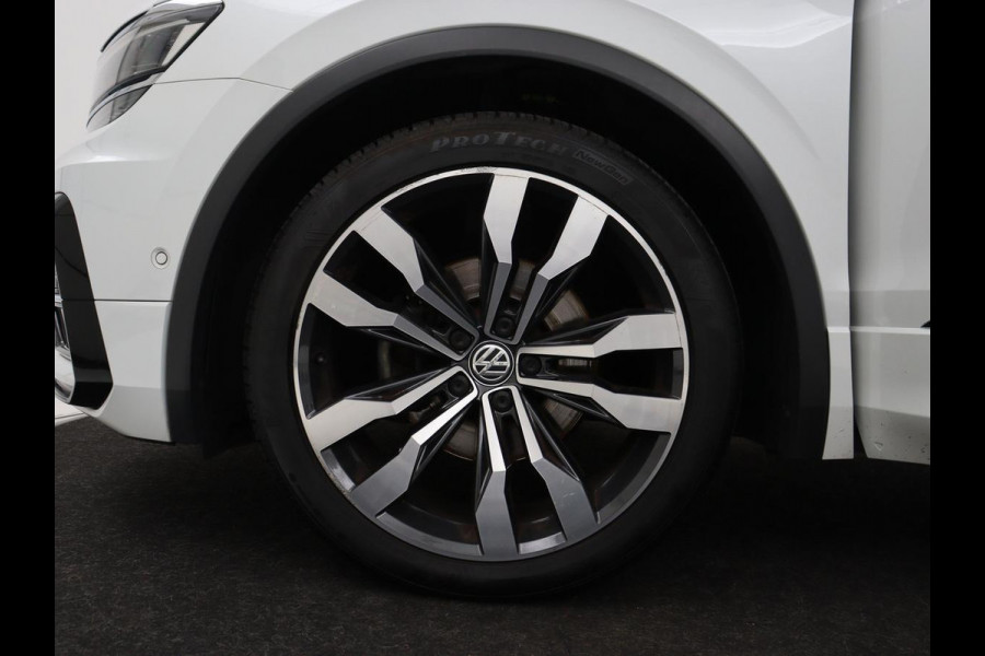 Volkswagen Tiguan 1.4 TSI R Line | Panoramadak | Stoelverwarming | LED Plus | Trekhaak | Camera | Keyless | 20'' | Adaptive cruise | Virtual Cockpit | Navigatie | Park Assist | DAB | Climate control | Getint glas