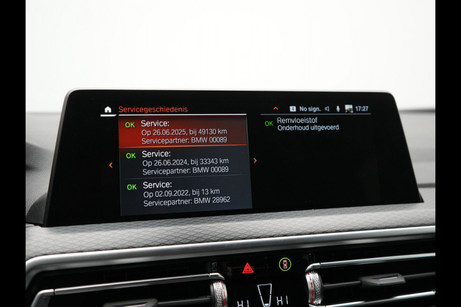 BMW X4 xDrive20i M Sport 184pk Dealer O.H. Carbon Schwarz Metallic | Adaptive Cruise | Camera | Sfeerverlichting | Lederen Sportstoelen Verwarmd | Apple Carplay | Virtual Cockpit | Navigatie | DAB | 19"L.M |