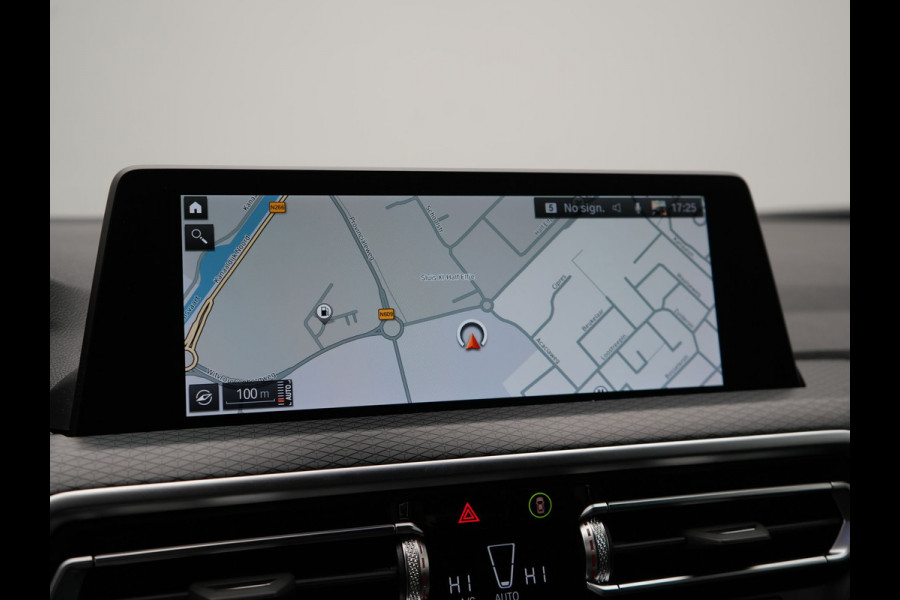 BMW X4 xDrive20i M Sport 184pk Dealer O.H. Carbon Schwarz Metallic | Adaptive Cruise | Camera | Sfeerverlichting | Lederen Sportstoelen Verwarmd | Apple Carplay | Virtual Cockpit | Navigatie | DAB | 19"L.M |