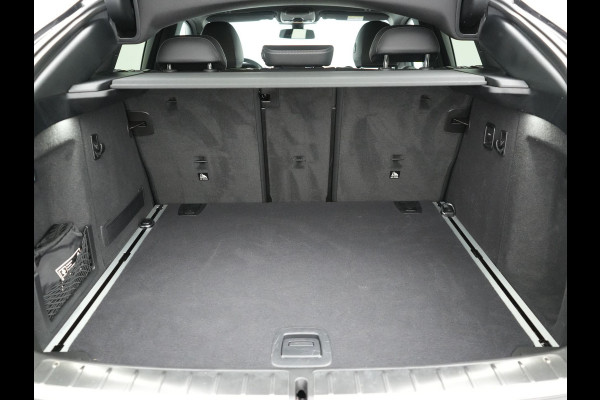 BMW X4 xDrive20i M Sport 184pk Dealer O.H. Carbon Schwarz Metallic | Adaptive Cruise | Camera | Sfeerverlichting | Lederen Sportstoelen Verwarmd | Apple Carplay | Virtual Cockpit | Navigatie | DAB | 19"L.M |