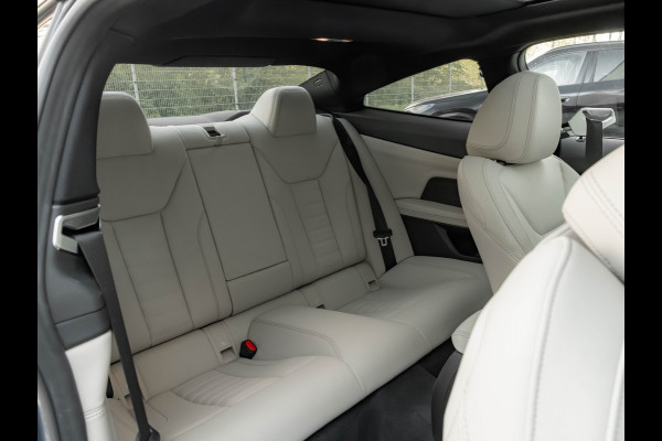 BMW 4 Serie Coupé M440i xDrive - Dak - Lasers - Driving Ass Prof - Standkachel - Trekhaak