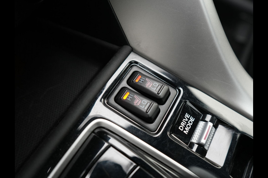 Mitsubishi Eclipse Cross 2.4 Instyle PHEV 188pk Dealer O.H | Trekhaak Afn. | Panodak | Adaptive Cruise | 360 Camera | Lederen Sportstoelen & Stuur Verwarmd | Keyless | Apple Carplay | Blis | Navigatie | Lane Assist | Plug In Hybrid