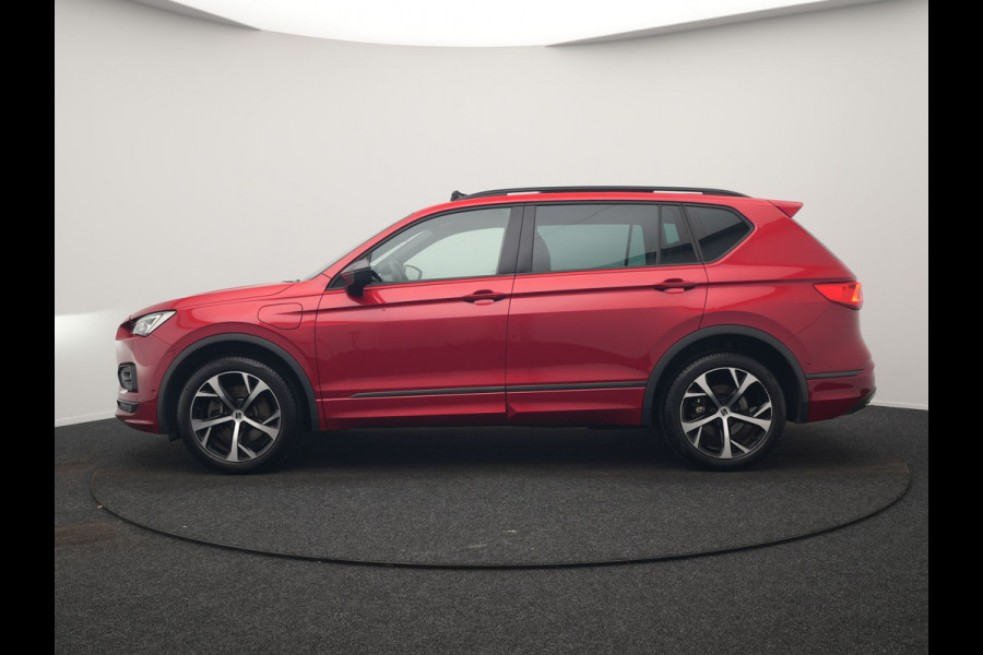 Seat Tarraco 1.4 TSI e-Hybrid FR PHEV 245pk | Trekhaak Af Fabriek | Panodak | Adaptive Cruise | 360 Camera | Alcantara Sportstoelen Memory & Verwarmd | Sfeerverlichting | Stuur Verwarmd | Apple Carplay | Keyless | Blis | Plug In Hybrid