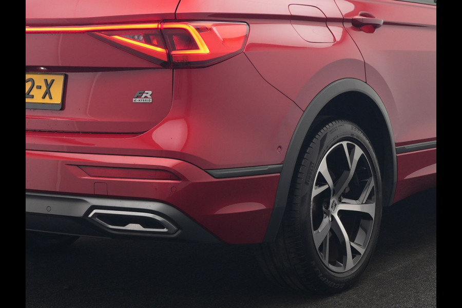 Seat Tarraco 1.4 TSI e-Hybrid FR PHEV 245pk | Trekhaak Af Fabriek | Panodak | Adaptive Cruise | 360 Camera | Alcantara Sportstoelen Memory & Verwarmd | Sfeerverlichting | Stuur Verwarmd | Apple Carplay | Keyless | Blis | Plug In Hybrid