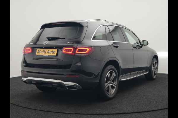 Mercedes-Benz GLC 300e 4MATIC Premium Plug In Hybrid 320pk Dealer O.H. PHEV | Trekhaak Af Fabriek | Panodak | Camera | Lederen Sportstoelen Verwarmd | Sfeerverlichting | Apple Carplay | Sidesteps | Navigatie | DAB |