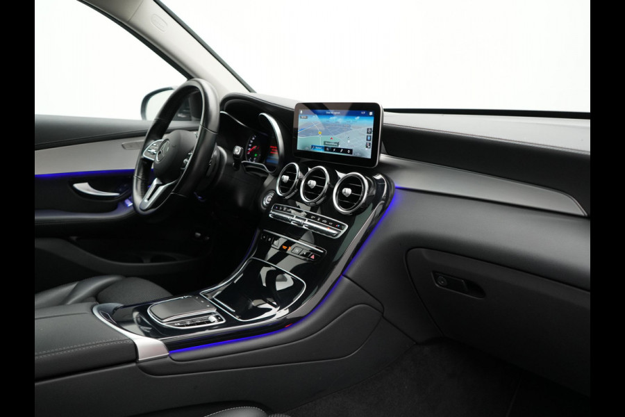 Mercedes-Benz GLC 300e 4MATIC Premium Plug In Hybrid 320pk Dealer O.H. PHEV | Trekhaak Af Fabriek | Panodak | Camera | Lederen Sportstoelen Verwarmd | Sfeerverlichting | Apple Carplay | Sidesteps | Navigatie | DAB |